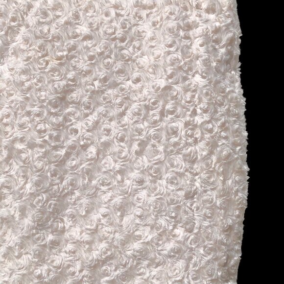 Faux Fur Throw Blanket 50” x 60” - Picture 3 of 3